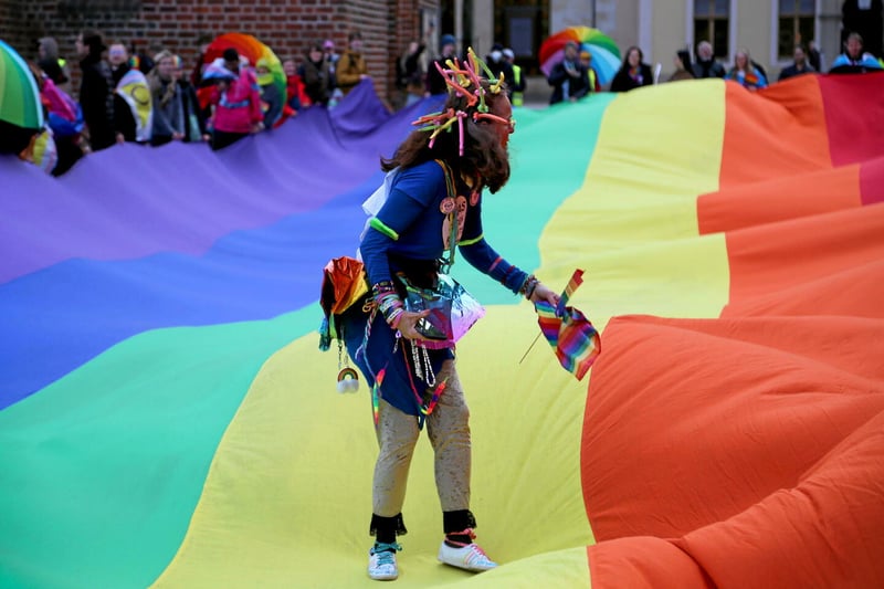 Les jeunes tournent-ils la page des identités non binaires ?