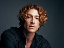 „Die Weltgeschichte hat sich ins Buch gedrängt“: Schauspieler Daniel Donskoy über seinen Debütroman