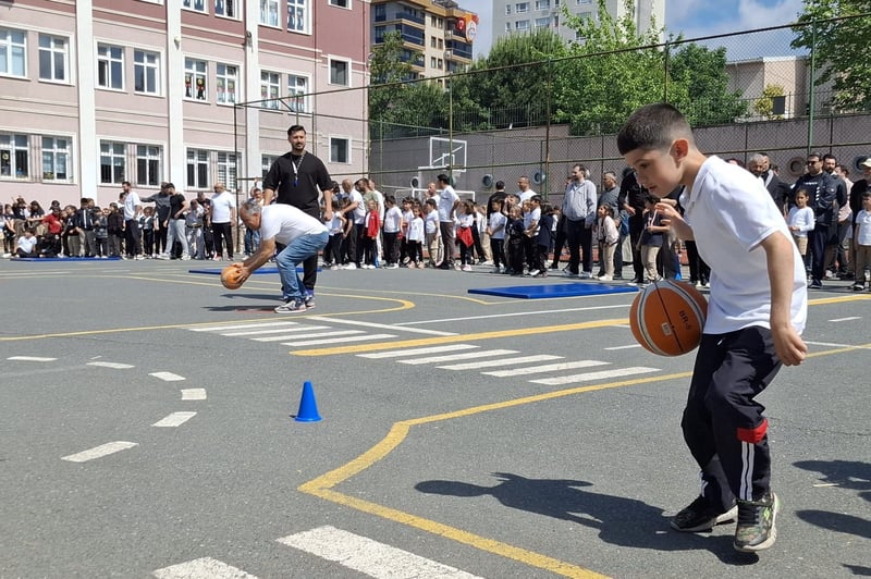Okullar yarın açılıyor, 20 milyon öğrenci sınıflara dönüyor