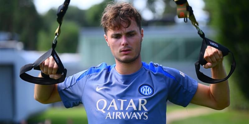 <p>Logorato dagli infortuni, l&rsquo;ex Inter dice basta a 26 anni: &ldquo;Surreale, voglio camminare senza dolori&rdquo;</p>