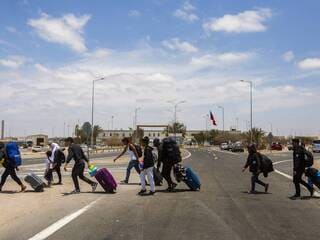 Chili : des dizaines de migrants stoppés à la frontière avec le Pérou