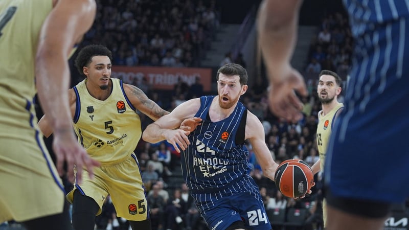Anadolu Efes evinde Barcelona'yı son saniyede yıktı!