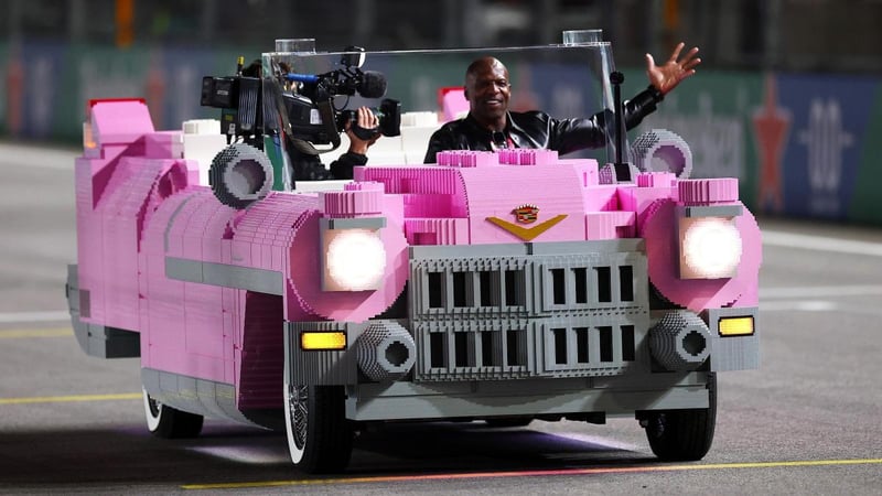 Un Cadillac rosa hecho de piezas de Lego rodando en circuito: esto solo pasa en Las Vegas