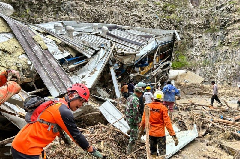Endonezya'da sel ve heyelan ölenlerin sayısı 248'e yükseldi