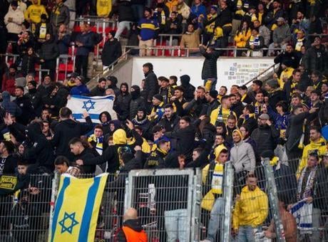 UEFA Avrupa Ligi maçında skandal! İsrailli taraftarlar Gazzeli çocuklara hakaret etti, Nazi selamı verdi