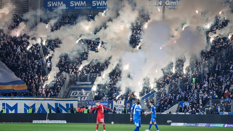 XXL-Nachspielzeit ++ Magdeburg-Erlösung - Torlinientechnik versagt wegen Pyro-Chaoten