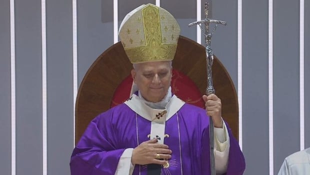 Binlerce kişi katıldı... Papa, Volkswagen Arena'da dev ayini yönetti