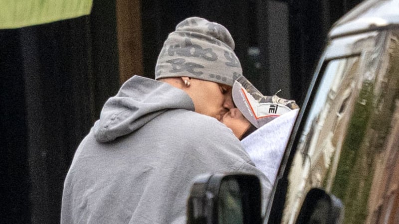 K(n)utschfahrt durch Notting Hill - Romeo Beckham auf Liebes-Tour mit seiner Kim