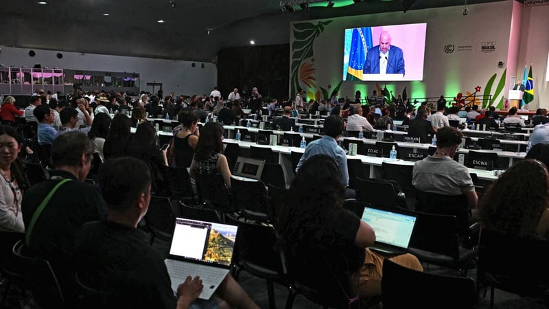 COP30, trente pays menacent de bloquer un accord sur les énergies fossiles, le Japon prépare un plan de relance économique, CMA CGM reprend des activités en Russie… Ça s’est passé cette nuit