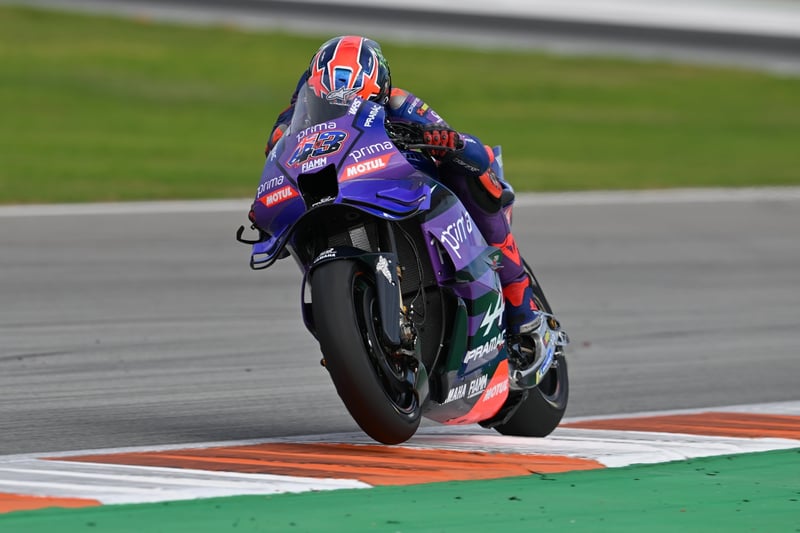 Miller manda con gomas nuevas; Álex Márquez, sólido en el inicio