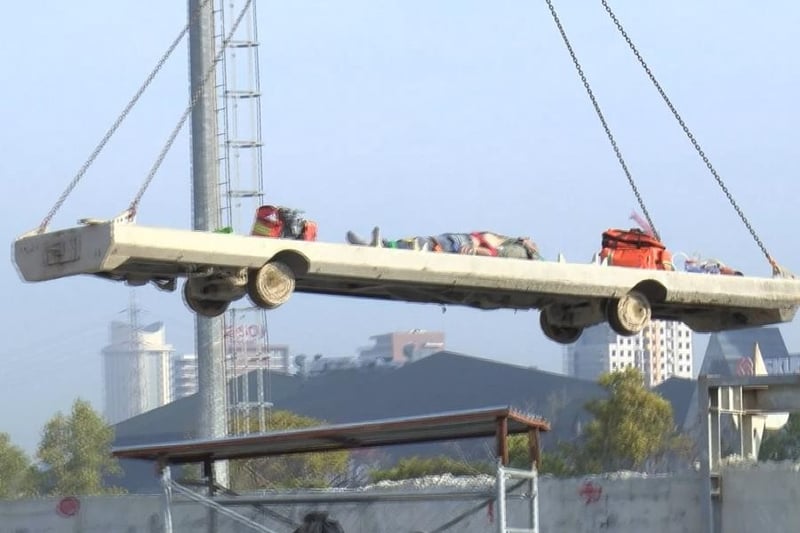 Küçükçekmece'de yağmur suyu tünelinde iş kazası: İşçi 18 metre derinlikten vinçle çıkarıldı