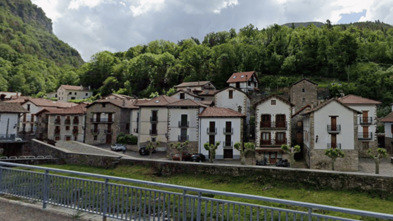 Parece de postal: este pueblo de Navarra es conocido por su tradicional queso artesanal y es ideal para una escapada en otoño