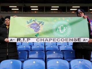 « C’est pour eux » : au Brésil, Chapecoense retrouve l’élite neuf ans après le crash d’avion qui avait décimé son équipe