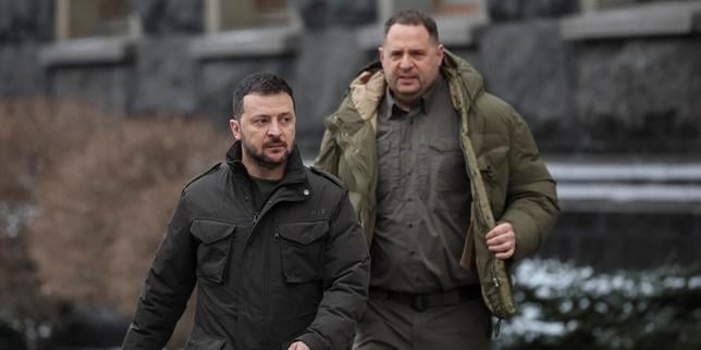 EN DIRECT, guerre en Ukraine : Volodymyr Zelensky annonce la démission de son chef de cabinet et bras droit, Andriy Yermak, sur fond d’accusations de corruption