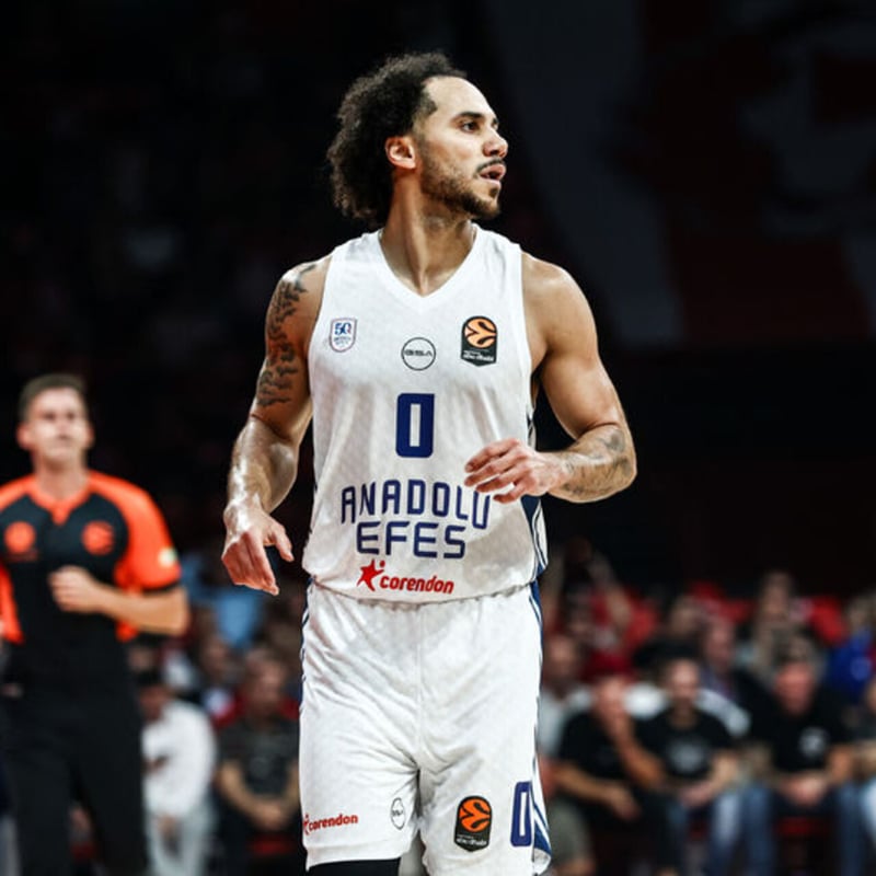 Anadolu Efes'te Larkin şoku!