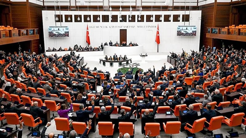 AKP'de 'yeni anayasa' telaşı mı? Yandaş gazeteden 'iktidar' kulisi: 'Referandum hazırlığı yapılıyor'