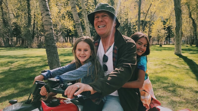 Ehefrau Emma erzählt - So gehen Bruce Willis’ Töchter mit seiner Demenz um