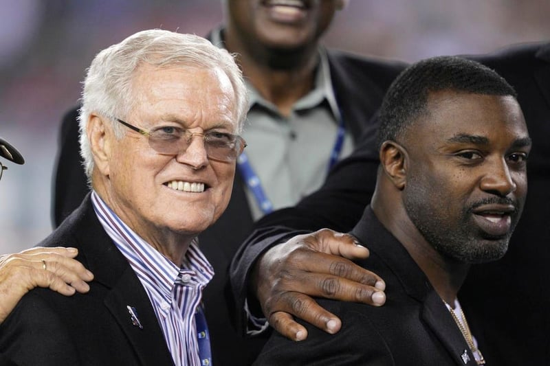 Dick Vermeil On Philadelphia Eagles’ Offensive Struggles: ‘They Haven’t Started Their Offensive Line Healthy’