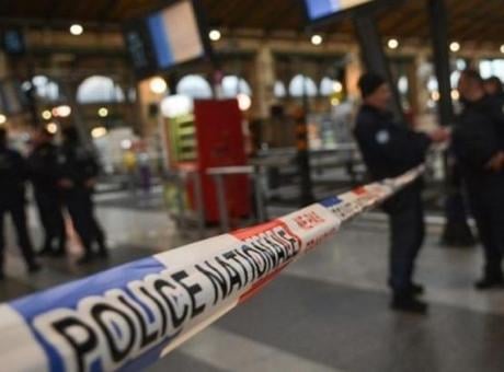 Paris’te alarm: Tren garında bıçaklı saldırgan vurularak durduruldu