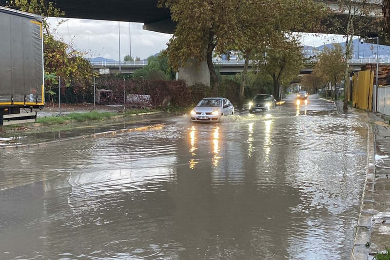 İzmir’de sağanak etkili oldu