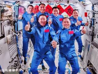 Les trois astronautes chinois coincés dans la station spatiale sont rentrés sur Terre