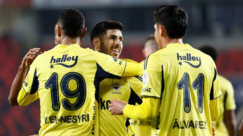 Rizespor karşısında 4 eksik... Fenerbahçe kamp kadrosunu duyurdu