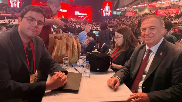 CHP lideri Özel, kurultayda tek aday... CHP’li Zeybek: ‘İktidarla işbirliği yapanlar tarih oldu’