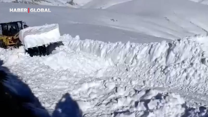 Şırnak’ta karla mücadele devam ediyor: "Hazırız, bu yıl kış çok sert geçecek gibi"