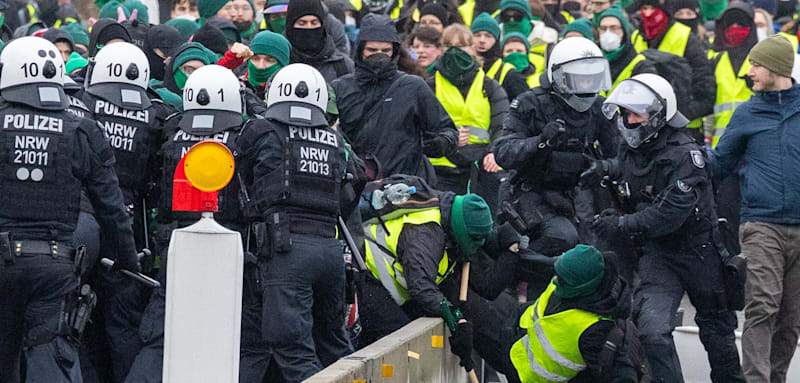 Blockaden verzögern Auftakt des AfD-Jugendkongresses