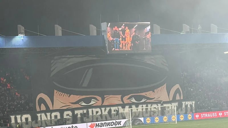 Viktoria Plzen taraftarlarının Fenerbahçe maçında açtığı skandal pankartın cezası açıklandı!