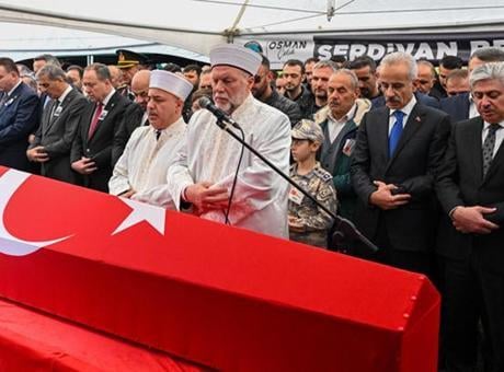 Sakarya şehidini uğurladı... Bakan Uraloğlu cenaze merasimine katıldı