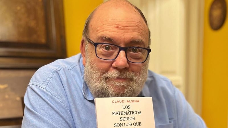 Claudi Alsina, matemático, sobre las 3 claves de la fórmula de la felicidad según Einstein: "Trabajar, buscar y callar"