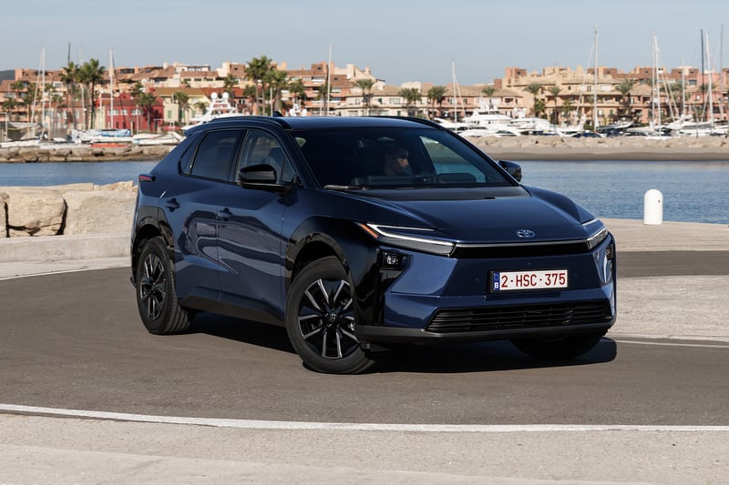 El Toyota bZ4X gana en eficiencia y recarga de la batería