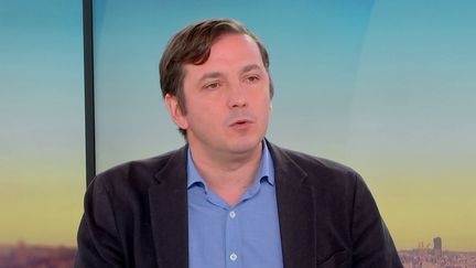 "On n'a pas à anticiper le fait d'aller sacrifier les enfants français pour se battre contre les Russes", affirme le député de la France insoumise du Val-d'Oise, Aurélien Taché, après l'annonce par Emmanuel Macron d'un service national militaire.