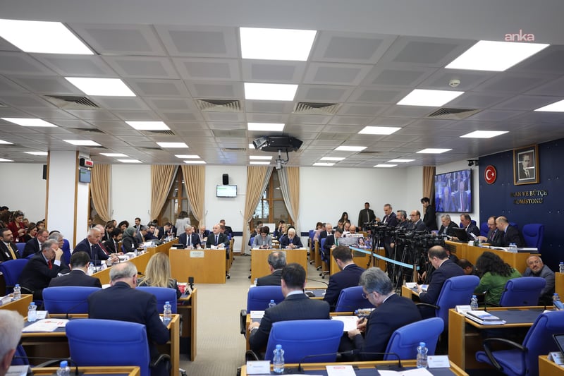 CHP’li vekillerden Bakan Ersoy’a  ‘Kartalkaya’ tepkisi: Göreviniz kötü giden işlerin sorumluluğunu almaktır