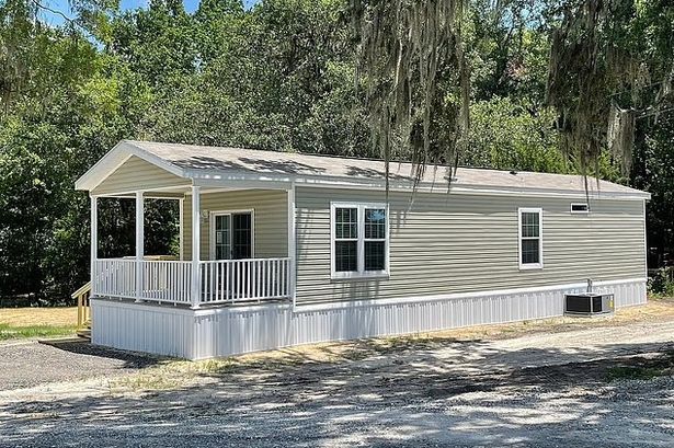 House of horrors where 'sex suicide pact Brit went to die' - 'frantic texts, beatings and video’