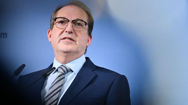 Abschiebungen nach Syrien: Dobrindt macht Verbleib von Syrern von Integration abhängig