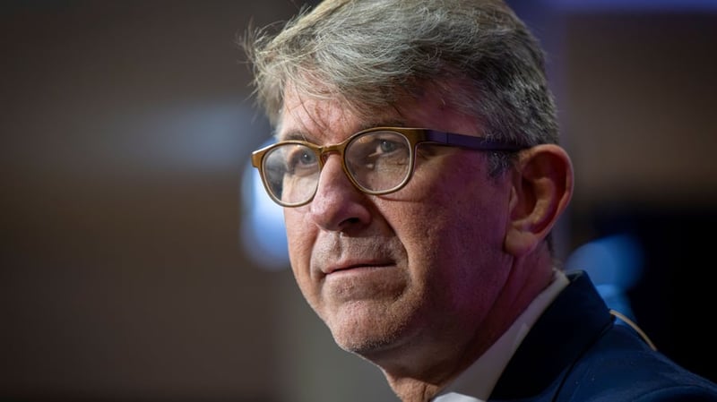 Ludwig-Erhard-Gipfel: Debatte um Ludwig-Erhard-Gipfel – Staatsminister Weimer reagiert