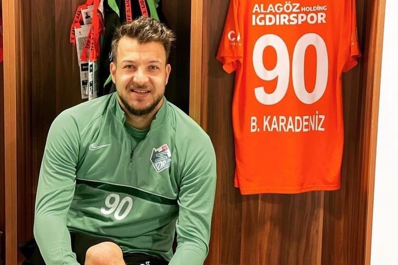 Eski futbolcu Batuhan Karadeniz hakkında kırmızı bülten çıkartıldı