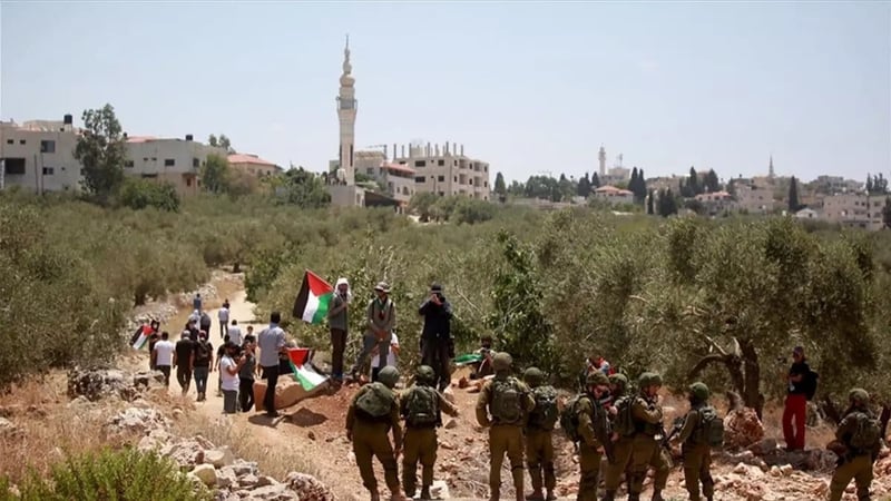 Filistin köyü, İsrail saldırılarına karşı kendini hapishaneye çevirdi