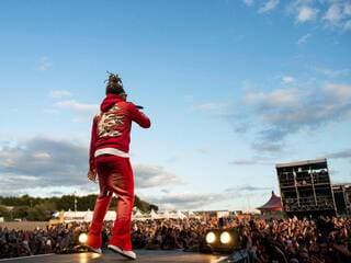 Placé en garde à vue pour séquestration et violences avec arme, le rappeur Zola annule son show dans les Côtes-d’Armor
