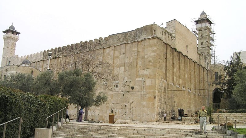 İsrail, İbrahim Camii’ni kapattı, Filistinlilere sokağa çıkma yasağı koydu