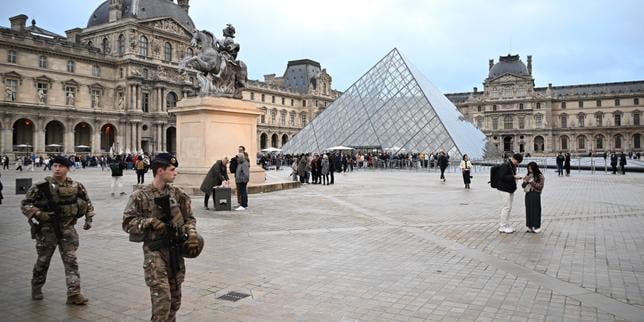 Cambriolage du Louvre : le quatrième et dernier membre du commando suspecté d’avoir commis le vol mis en examen