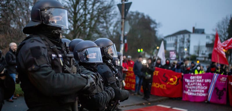 Als die Sonne aufgegangen ist, setzen sich die Blockierer in Bewegung