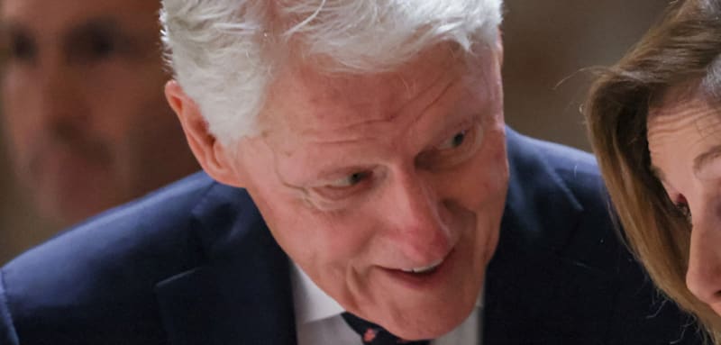US-Präsident fordert Ermittlungen gegen Bill Clinton in Epstein-Affäre
