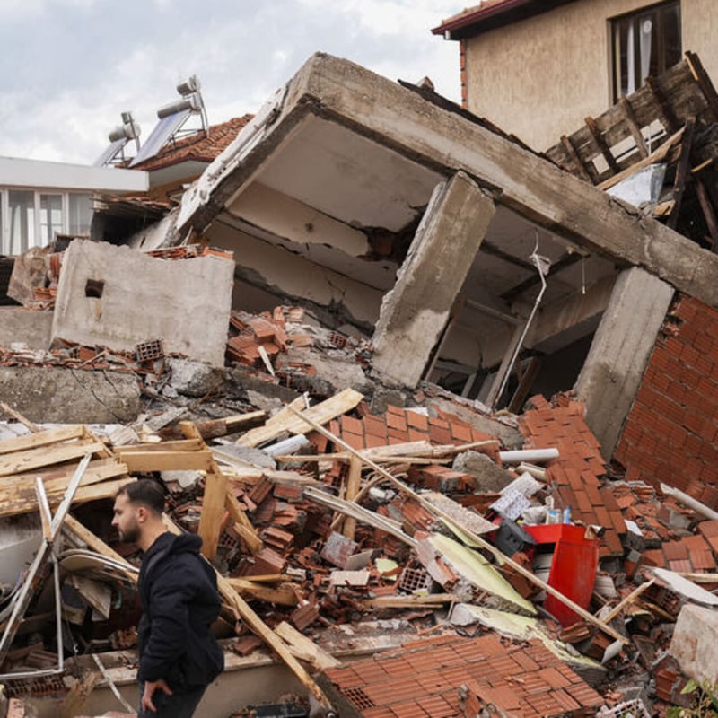 Sındırgı'da peş peşe korkutan depremler