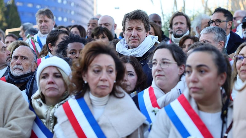 Après le meurtre de Mehdi Kessaci, la classe politique présente en nombre à Marseille