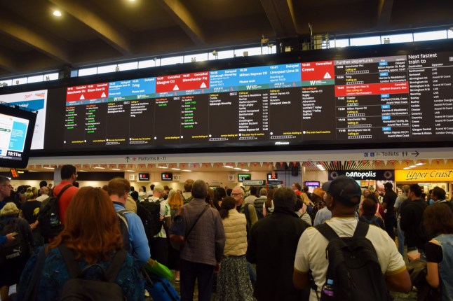 Passengers urged ‘do not travel’ after signal fault blocks lines from London Euston