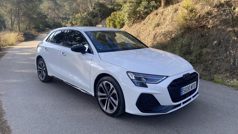 El nuevo híbrido enchufable Audi A3 TFSIe es un coche excelente que pasa desapercibido: combina a la pefección deportividad y eficiencia