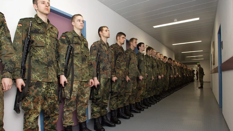 Koalition einigt sich im Wehrdienst-Streit - Alle 18 Jahre alten Männer müssen zur Musterung!